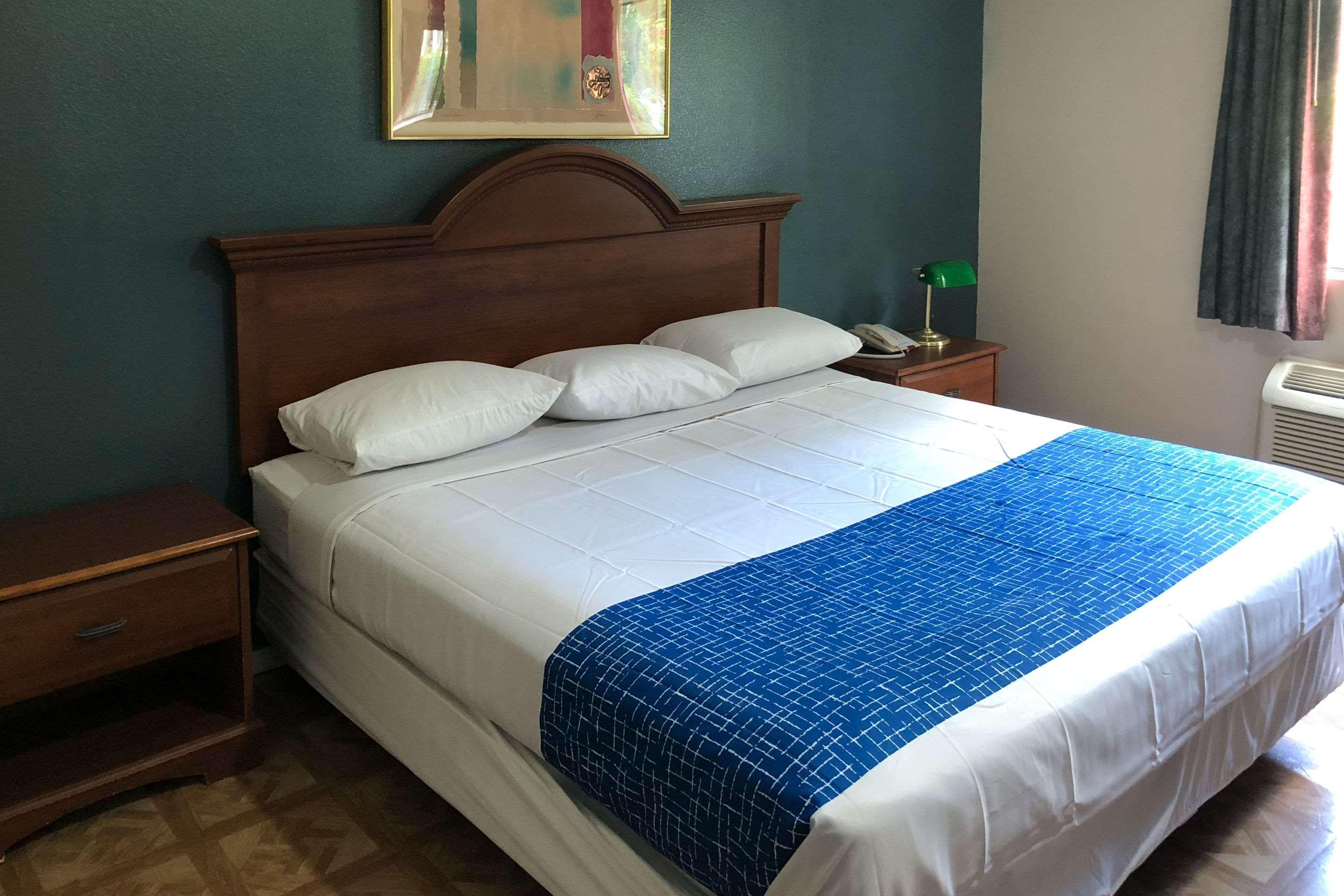 Rodeway Inn & Suites Hemphill Екстер'єр фото